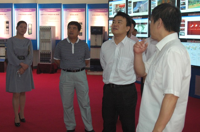 深圳龙岗区领导参观赛尔网络